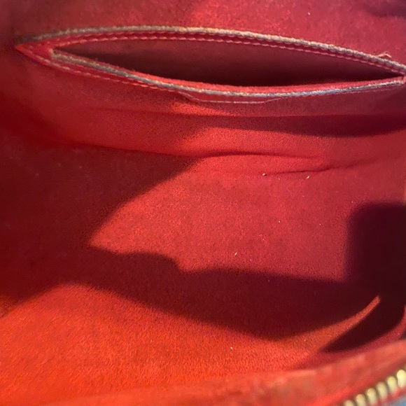 LOUIS VUITTON Epi Soufflot Castillan Red - Picture 8 of 9